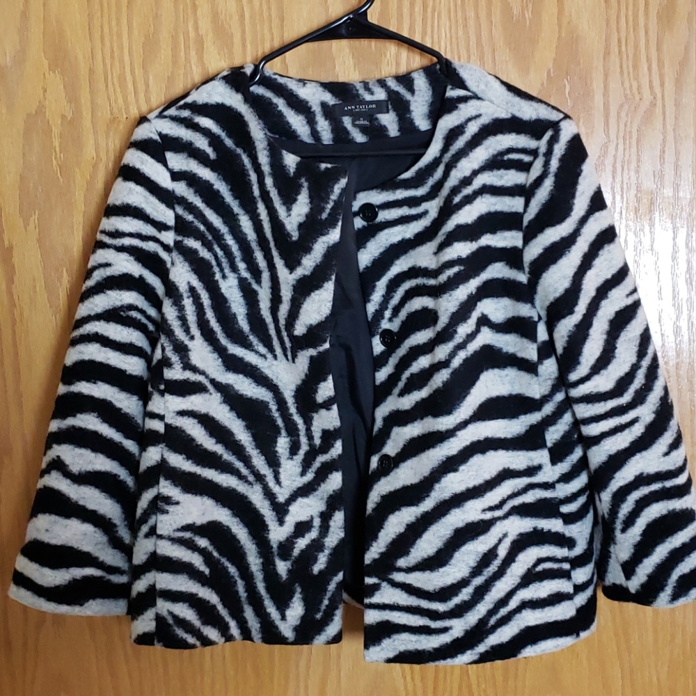 Ann Taylor Women Zebra Blazer Top 🤍🖤 Reserved!